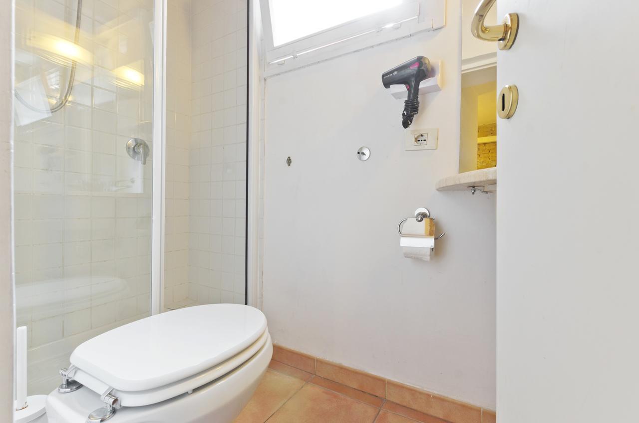 רומא Studio Vicolo De Renzi Trastevere מראה חיצוני תמונה